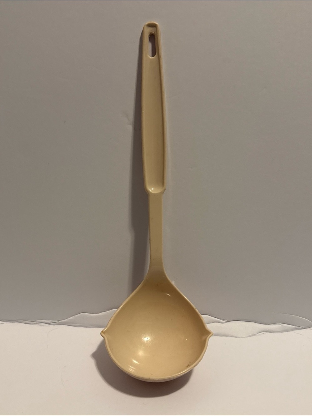 Vintage Ekco Ladle Almond Plastic Soup Spoon Dipper Cooking Utensil Kitchen USA